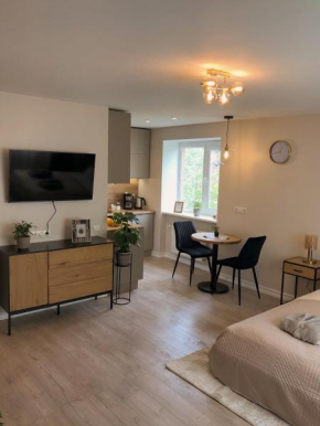 Modern studio apartment near the beach - 5 min walk, Liepāja